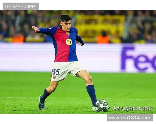 足球球星罚站晴天展现坚毅风采引发球迷热议成为赛场焦点